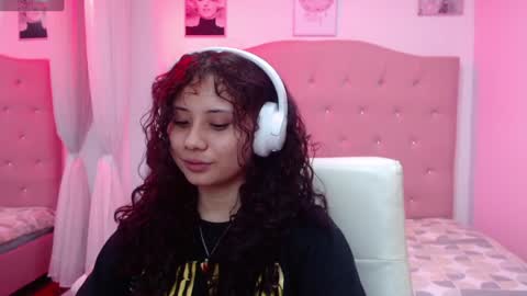 Snapshot of mayamoira chatting on January 18, 2:55 pm Maya online show from January 18, 2:55 pm