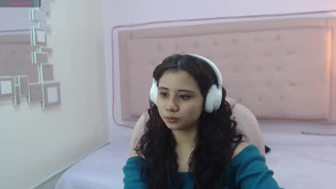 Snapshot of mayamoira chatting on March 2, 12:43 pm Maya online show from March 2, 12:43 pm