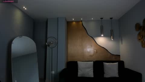 Maya online show from December 5, 3:48 am