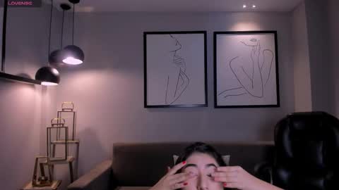 Maya online show from December 18, 4:07 am