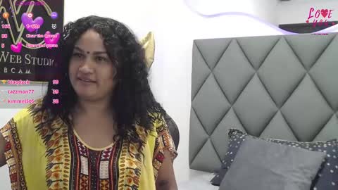 Snapshot of mayanindharani chatting on February 24, 11:30 pm Maya online show from February 24, 11:30 pm