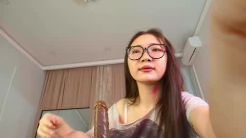 Erina online show from May 15, 9:05 am