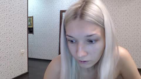 maybe_doll online show from October 12, 7:02 pm