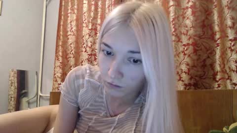 maybe_doll online show from November 12, 5:02 pm