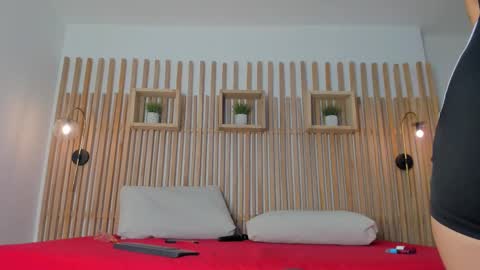 Maye Wells online show from December 18, 7:20 pm