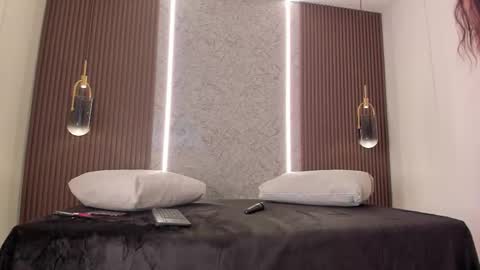 Maye Wells online show from February 20, 7:47 pm