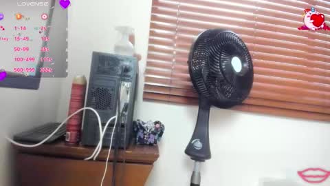 Snapshot of mayemilf_ chatting on March 18, 12:41 pm Maye online show from March 18, 12:41 pm