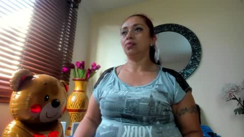 Snapshot of mayemilf_ chatting on March 31, 12:27 pm Maye online show from March 31, 12:27 pm