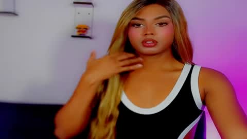 maykaa_a online show from May 27, 10:34 am