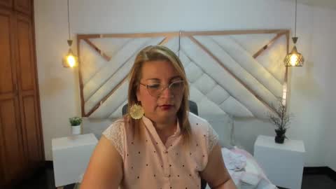 Mailyn online show from March 8, 9:29 pm