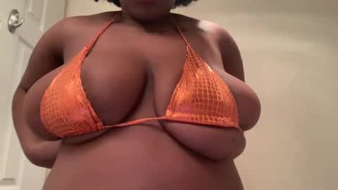 Snapshot of mayluvsu chatting on January 17, 9:47 am mayluvsu online show from January 17, 9:47 am