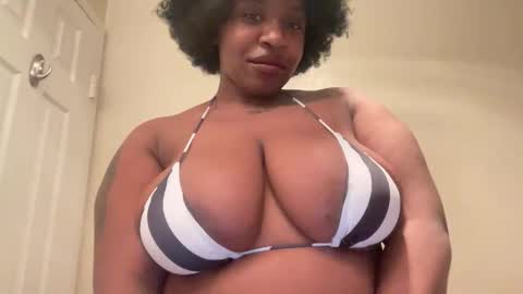 Snapshot of mayluvsu chatting on February 14, 4:20 am mayluvsu online show from February 14, 4:20 am