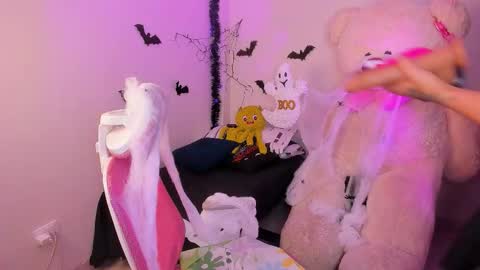 Snapshot of mayproject2 chatting on October 19, 8:20 pm may online show from October 19, 8:20 pm