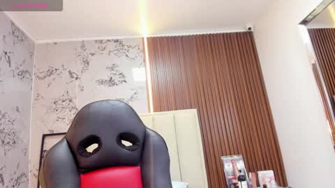 Snapshot of mayroberts chatting on December 20, 7:21 pm MAY online show from December 20, 7:21 pm