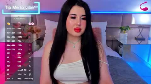 MayaLevi online show from November 13, 8:30 pm