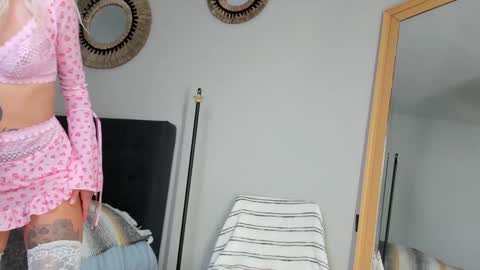 Snapshot of mazeekiin chatting on October 4, 1:20 pm Maze online show from October 4, 1:20 pm