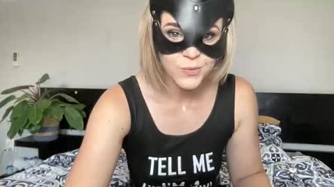 Snapshot of mc_bunny chatting on February 10, 8:40 am Kyla Wifey and Shaun online show from February 10, 8:40 am