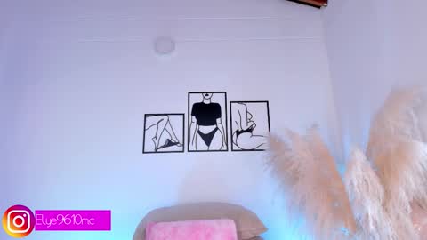 Snapshot of mcdonald_ellie chatting on February 26, 9:03 pm Ellie online show from February 26, 9:03 pm