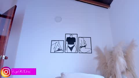 Snapshot of mcdonald_ellie chatting on March 6, 9:33 pm Ellie online show from March 6, 9:33 pm