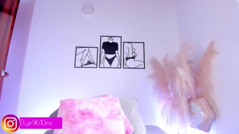 Snapshot of mcdonald_ellie chatting on March 17, 9:51 pm Ellie online show from March 17, 9:51 pm