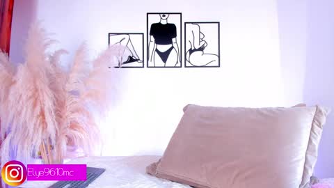 Snapshot of mcdonald_ellie chatting on April 14, 10:05 pm Ellie online show from April 14, 10:05 pm