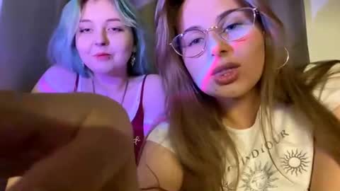 Snapshot of mckenzieflorczak chatting on July 29, 4:27 pm Anne and Ellie online show from July 29, 4:27 pm