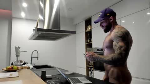 Snapshot of mealphamale chatting on March 9, 3:16 pm Alpha Male online show from March 9, 3:16 pm