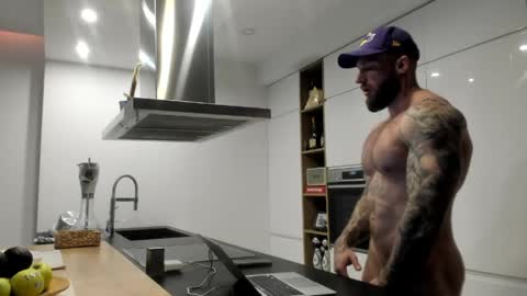 Snapshot of mealphamale chatting on March 18, 3:04 pm Alpha Male online show from March 18, 3:04 pm