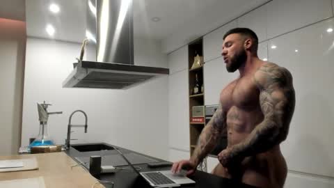 Snapshot of mealphamale chatting on March 23, 7:18 pm Alpha Male online show from March 23, 7:18 pm