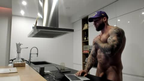 Snapshot of mealphamale chatting on March 31, 1:22 pm Alpha Male online show from March 31, 1:22 pm