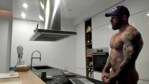 Snapshot of mealphamale chatting on April 6, 4:30 pm Alpha Male online show from April 6, 4:30 pm