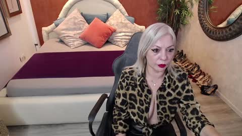 meamandax online show from January 4, 7:55 am