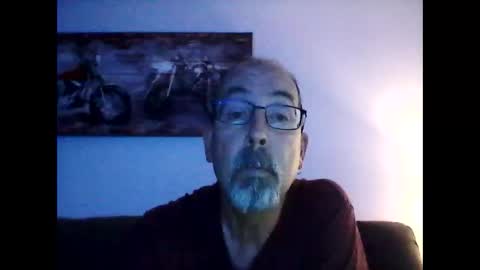 me at home online show from December 9, 3:33 pm