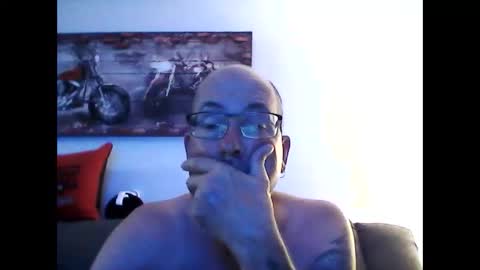 me at home online show from October 3, 3:03 am