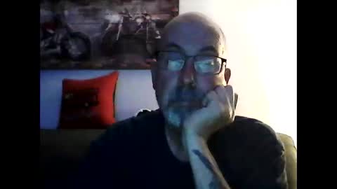 Snapshot of meathome3 chatting on April 19, 3:39 am me at home online show from April 19, 3:39 am