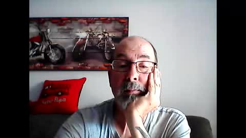 Snapshot of meathome3 chatting on May 10, 12:32 pm me at home online show from May 10, 12:32 pm