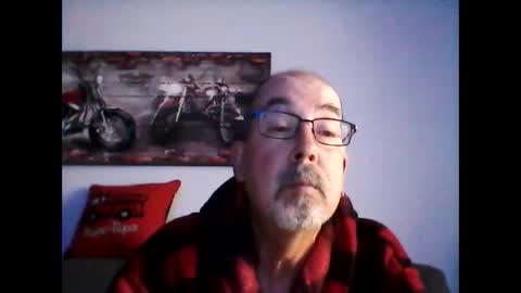 Snapshot of meathome3 chatting on May 17, 11:17 am me at home online show from May 17, 11:17 am