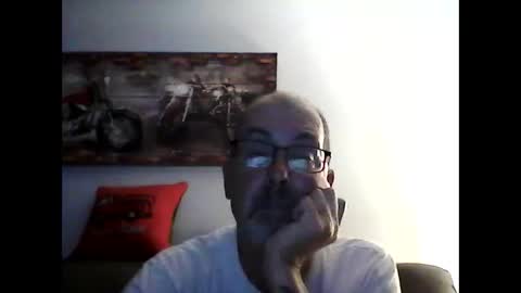Snapshot of meathome3 chatting on May 18, 4:07 am me at home online show from May 18, 4:07 am