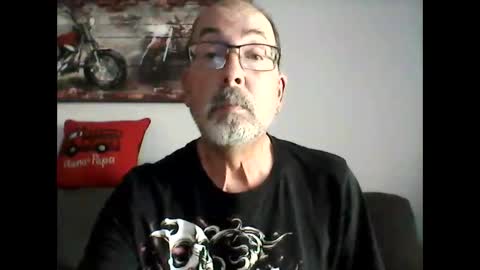 me at home online show from May 26, 9:44 pm