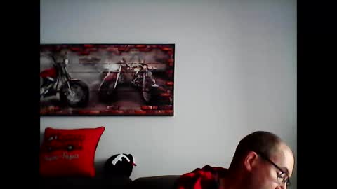 me at home online show from May 27, 11:07 am