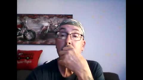 me at home online show from May 31, 6:09 pm
