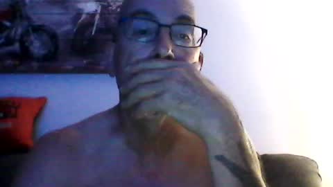 me at home online show from August 1, 10:14 am
