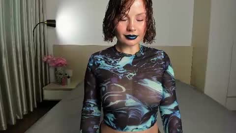 Snapshot of medea_allure chatting on August 8, 1:19 am MEDEA online show from August 8, 1:19 am
