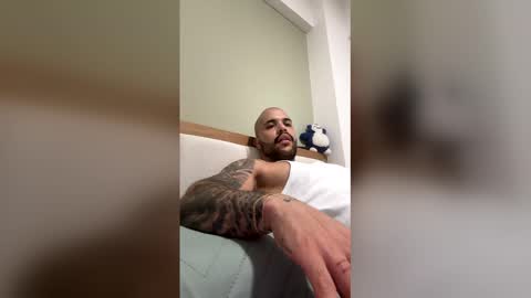 Snapshot of medellindrak chatting on February 8, 10:02 pm filippoae online show from February 8, 10:02 pm