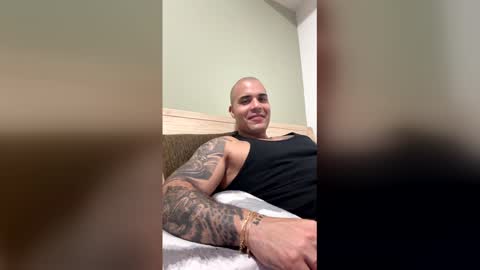 Snapshot of medellindrak chatting on March 30, 1:17 am filippoae online show from March 30, 1:17 am