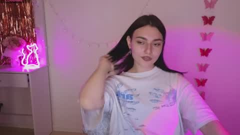 Snapshot of medina_andress chatting on March 7, 4:22 pm Dina online show from March 7, 4:22 pm