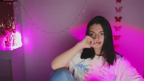 Snapshot of medina_andress chatting on March 7, 10:21 pm Dina online show from March 7, 10:21 pm