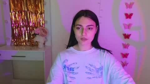 Snapshot of medina_andress chatting on March 9, 4:22 pm Dina online show from March 9, 4:22 pm