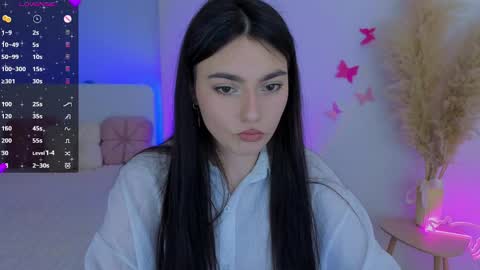 Snapshot of medina_andress chatting on April 24, 9:06 pm Dina online show from April 24, 9:06 pm