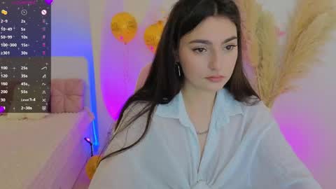 Snapshot of medina_andress chatting on May 22, 9:09 pm Dina online show from May 22, 9:09 pm